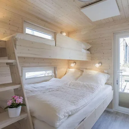 Antje Frieda Comfortable *