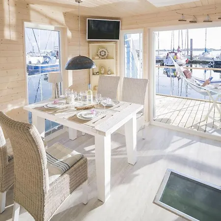 Antje Frieda Comfortable Botel